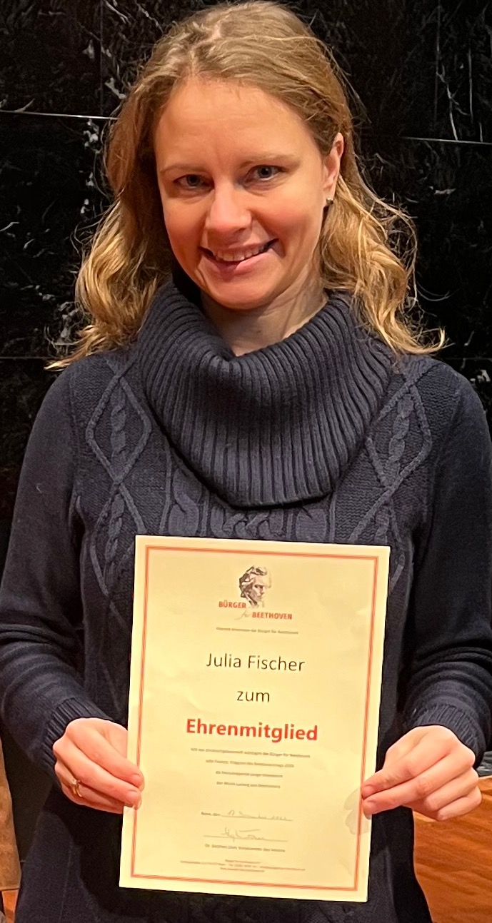 v.l.n.r.: Stephan Eisel, Julia Fischer, Julia Kluxen-Ayissi