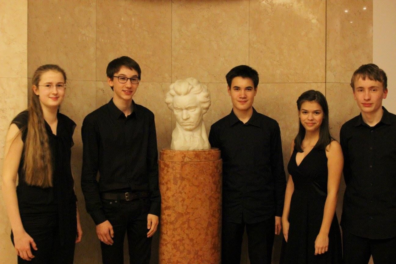 v.l.n.r. Luisa Gehlen, Jacob Niller, Leon Stssel, Sonja Kowollik und John Hendrik Mackenroth (Foto: Arnulf Marquardt-Kuron)