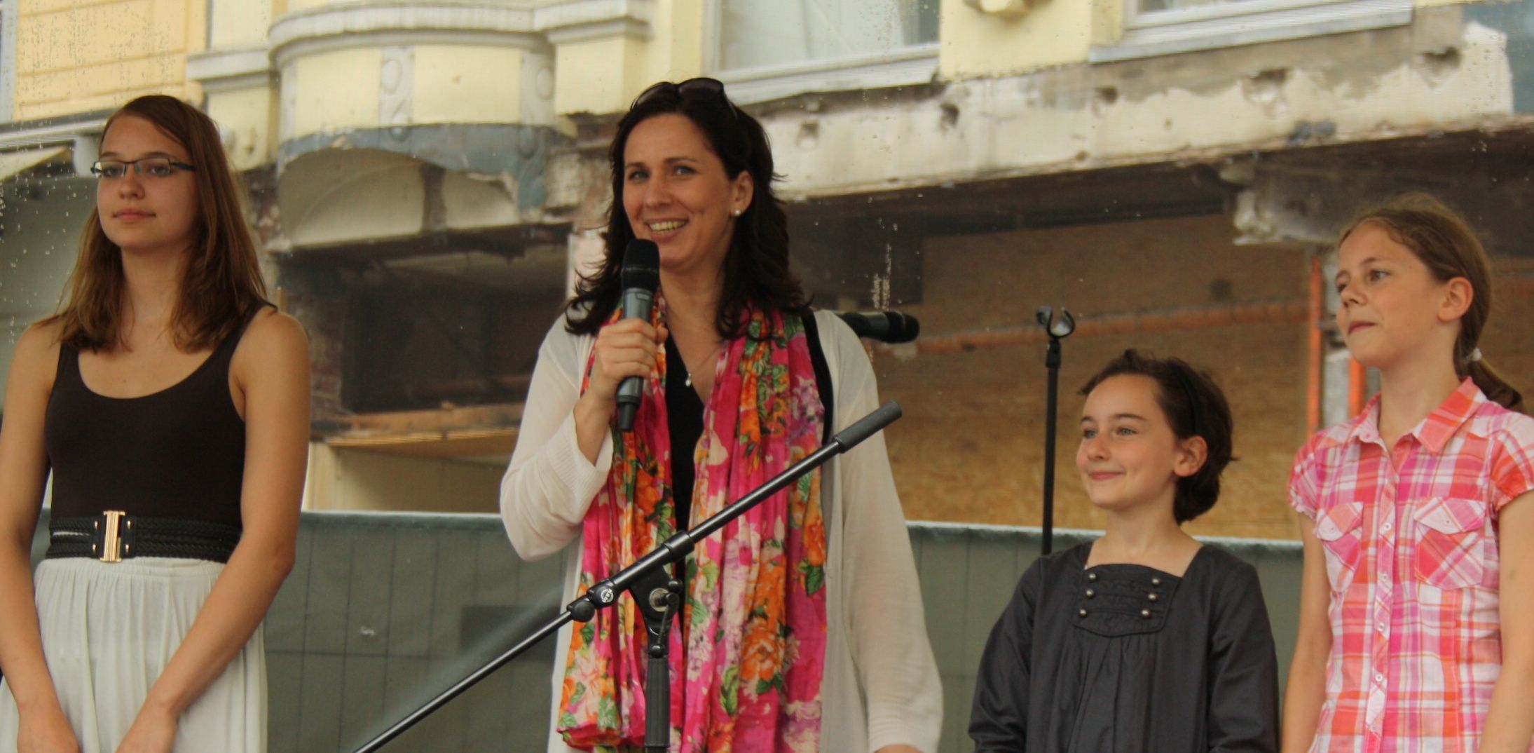 Susanne Kessel mit Luise, Ada und Elena